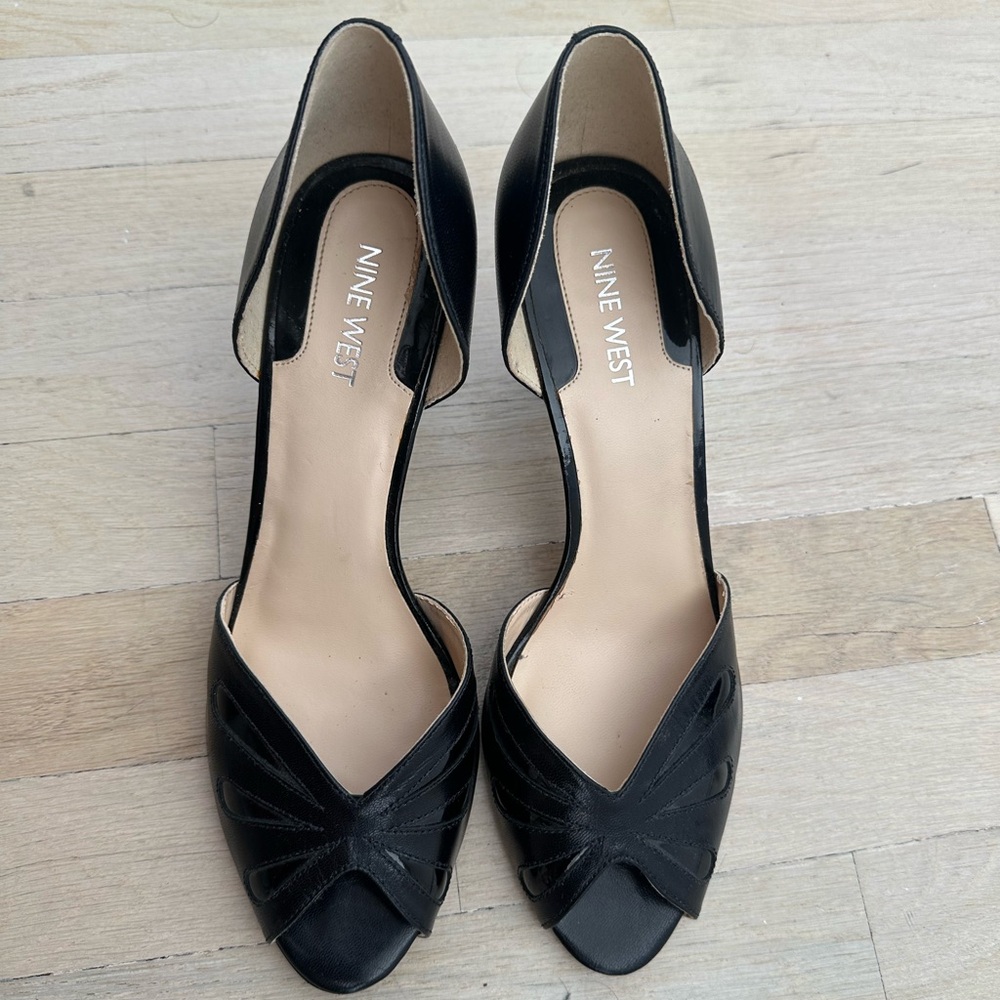Vintage Nine West Black Open Toe kitten Heels in amazing condition. 
Size: 8.5